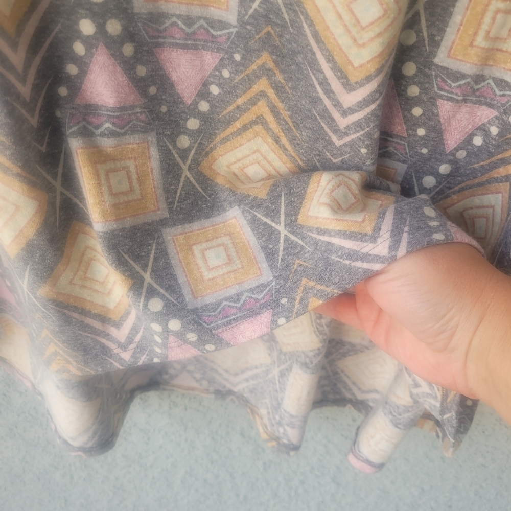 New LuLaRoe Irma Tunic Cover Up Swim Pool Geometric Oversized Shirt - Picture 5 of 8